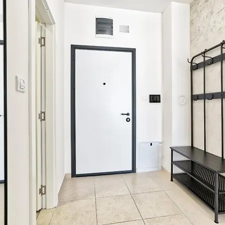 Апартаменты Goldenboy Apartments,